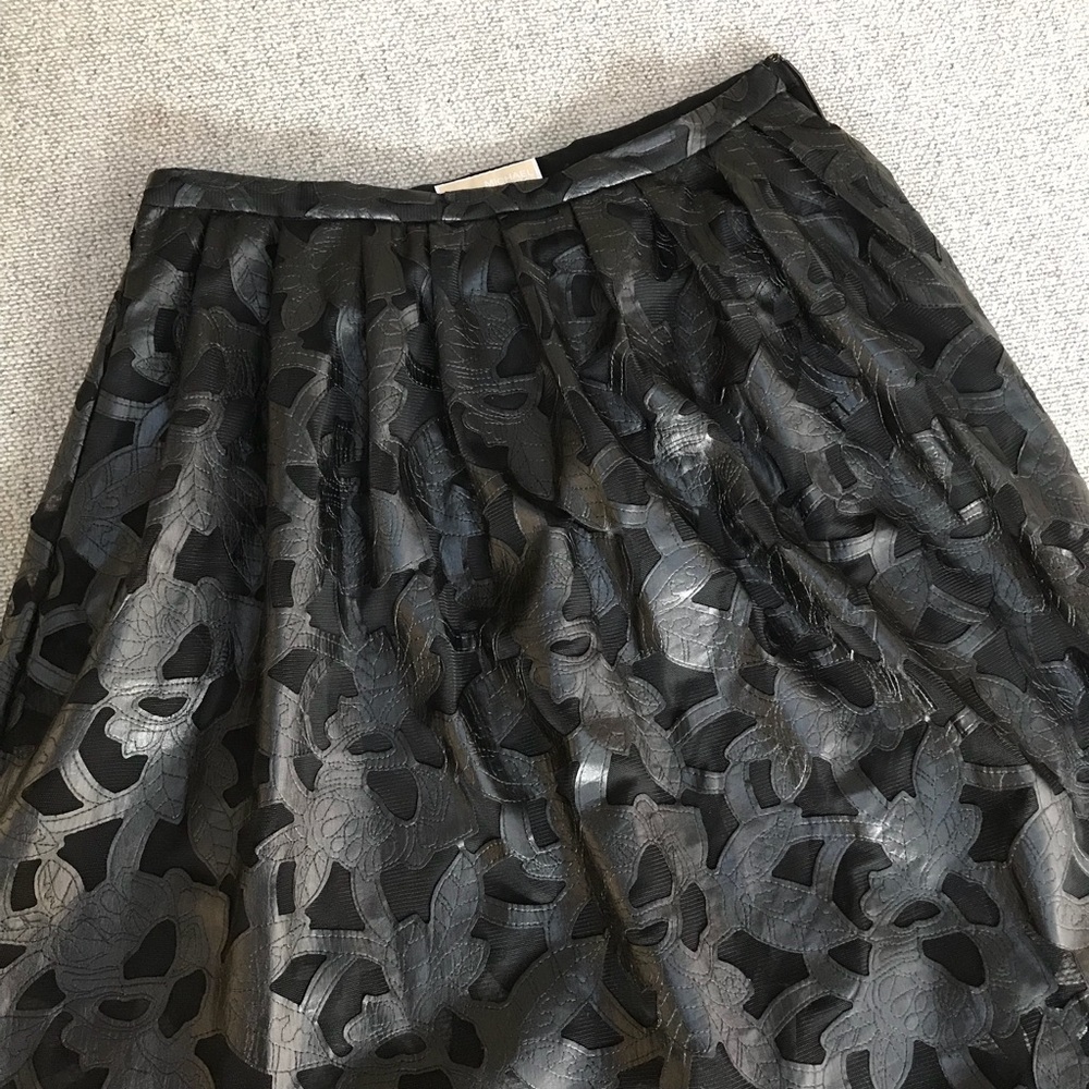 🦋 Michael Kors
Floral Skirt, Black
